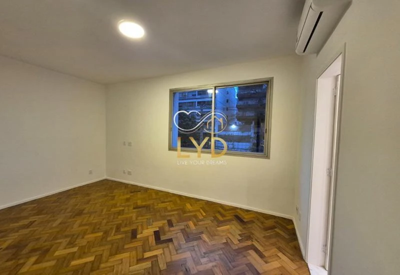 3-bedroom apartment with floor-to-ceiling windows — photo 8
