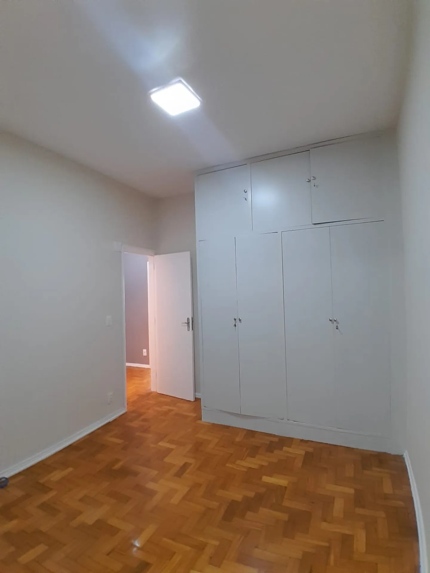 Departamento de 3 dormitorios con piso de madera o laminado — photo 11
