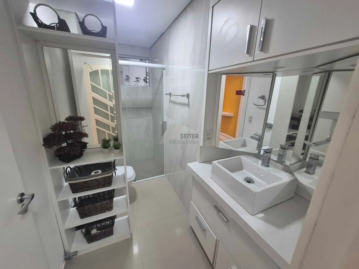 3-bedroom apartment with a glass-enclosed balcony — photo 27