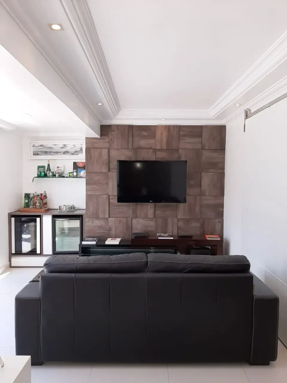 2-bedroom apartment in a building with a gym — photo 7