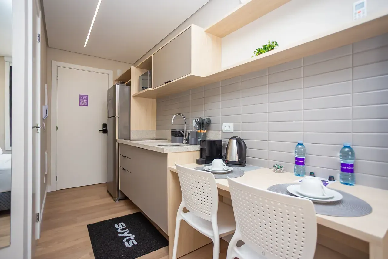 Furnished 1-bedroom apartment with compact kitchenette — photo 9