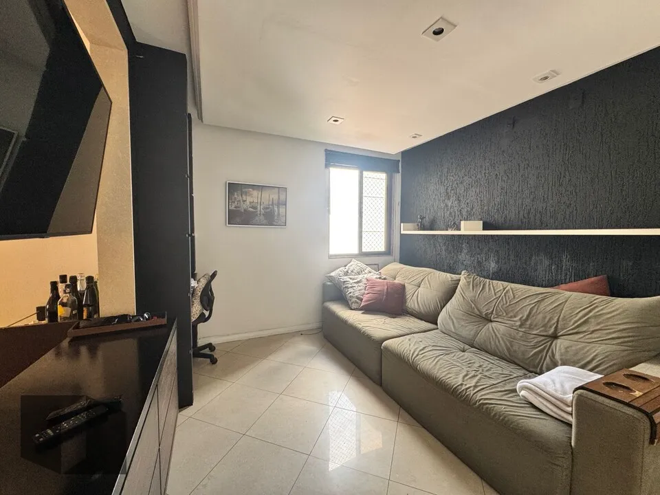 Apartment with a closed kitchen and gas stove — photo 9