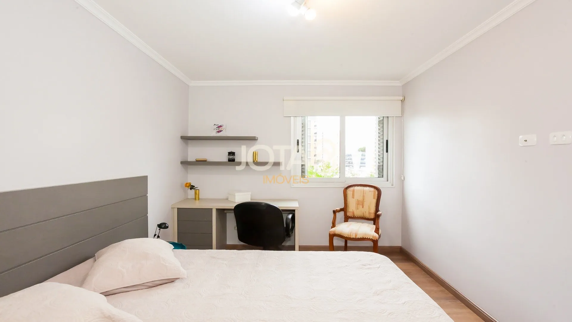 219 m² furnished apartment with 4 bedrooms and private garden — photo 17
