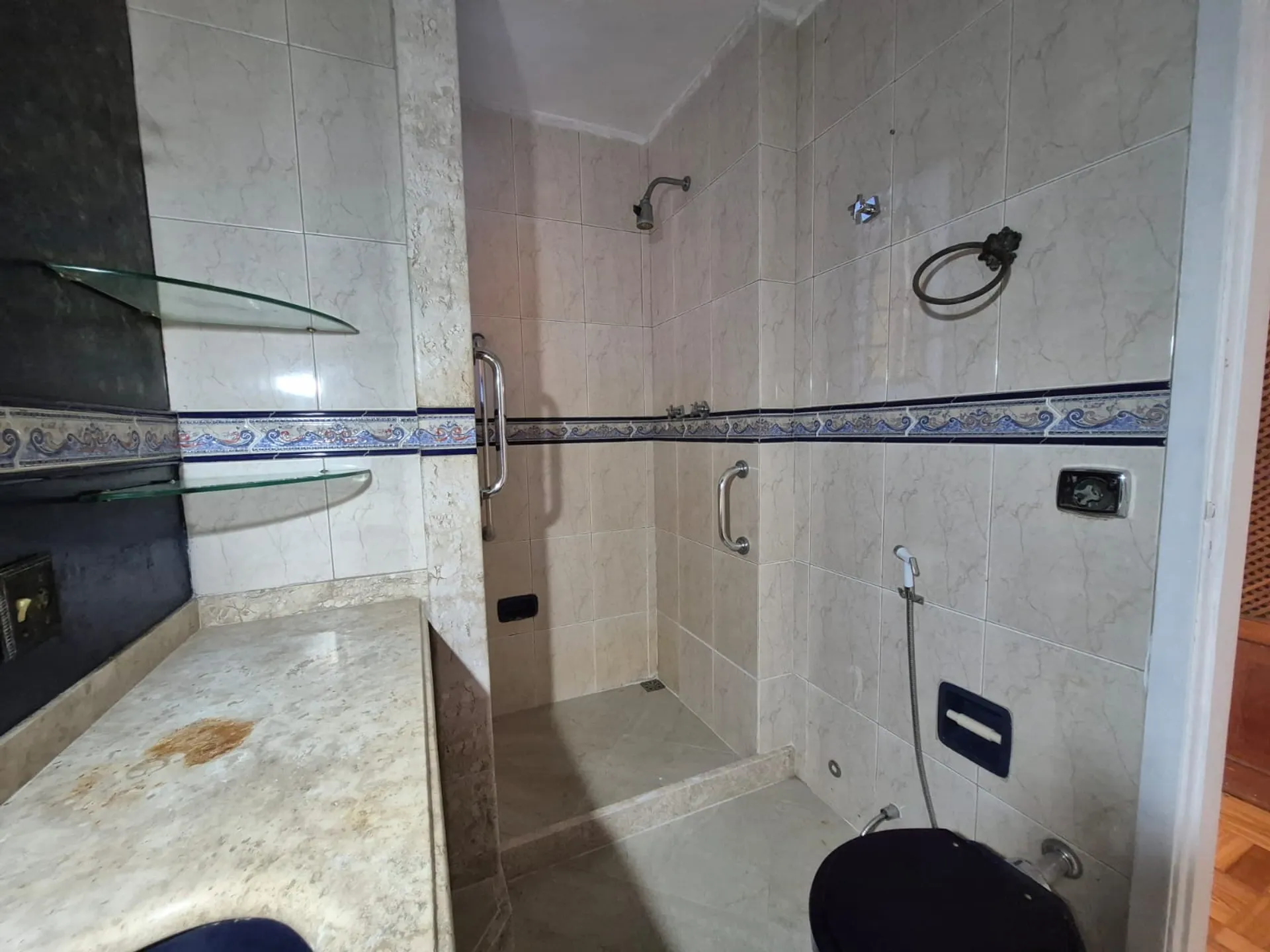 3-bedroom apartment with 3 bathrooms and city views — photo 30