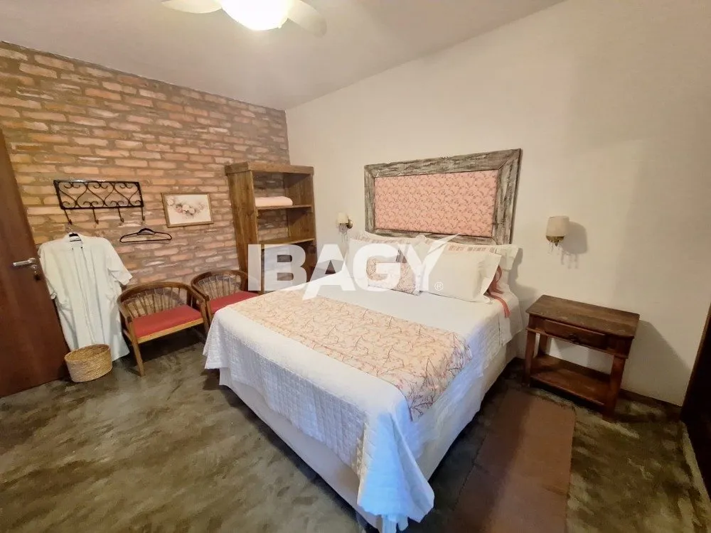 Furnished 4 en-suite bedroom house with balcony grill — photo 2