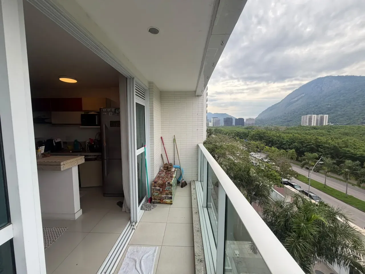 2-bedroom apartment with a home office — photo 2