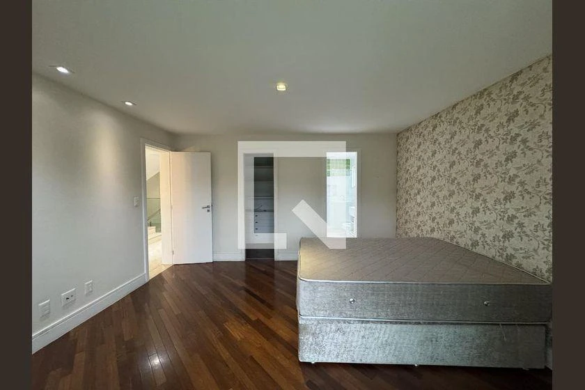 5 quartos e banheira: casa de 1000 m² — photo 37