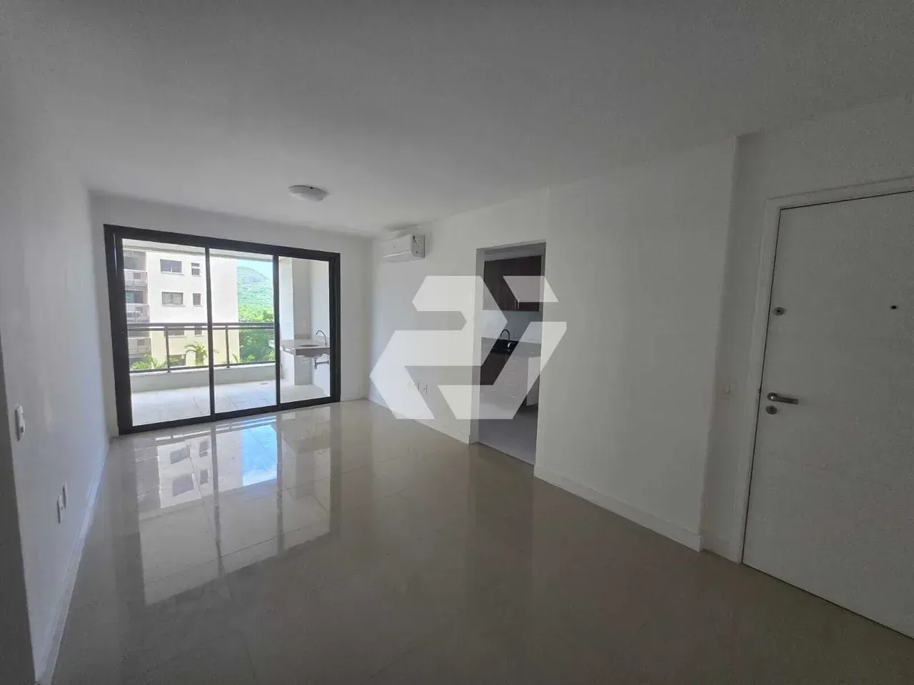 Unfurnished 2-bedroom apartment with 3 bathrooms and balcony — photo 3