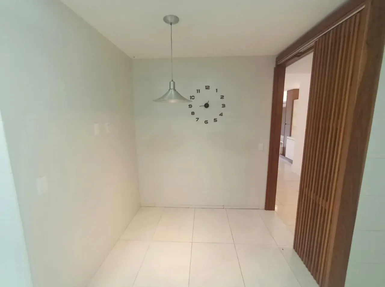 3-bedroom apartment with a grill on the balcony — photo 10