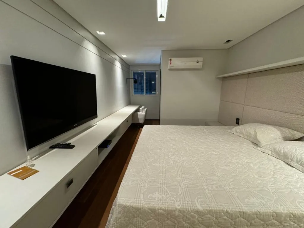 Floor-to-ceiling windows in a 3-bedroom apartment, 260 m² — photo 30