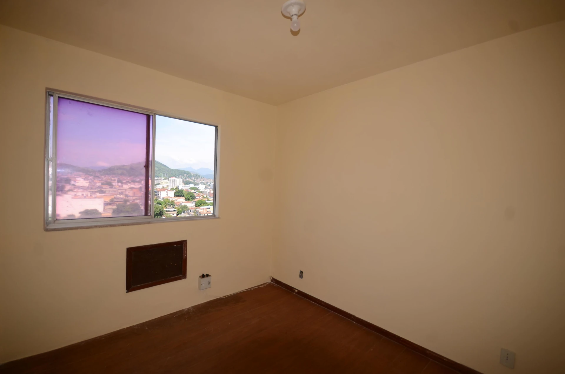 Unfurnished 2-bedroom apartment with a private garden — photo 20