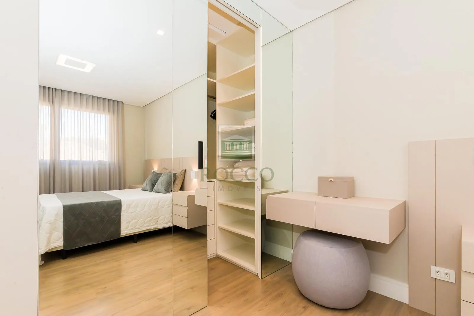 Furnished 1-bedroom apartment with 2 bathrooms — photo 17