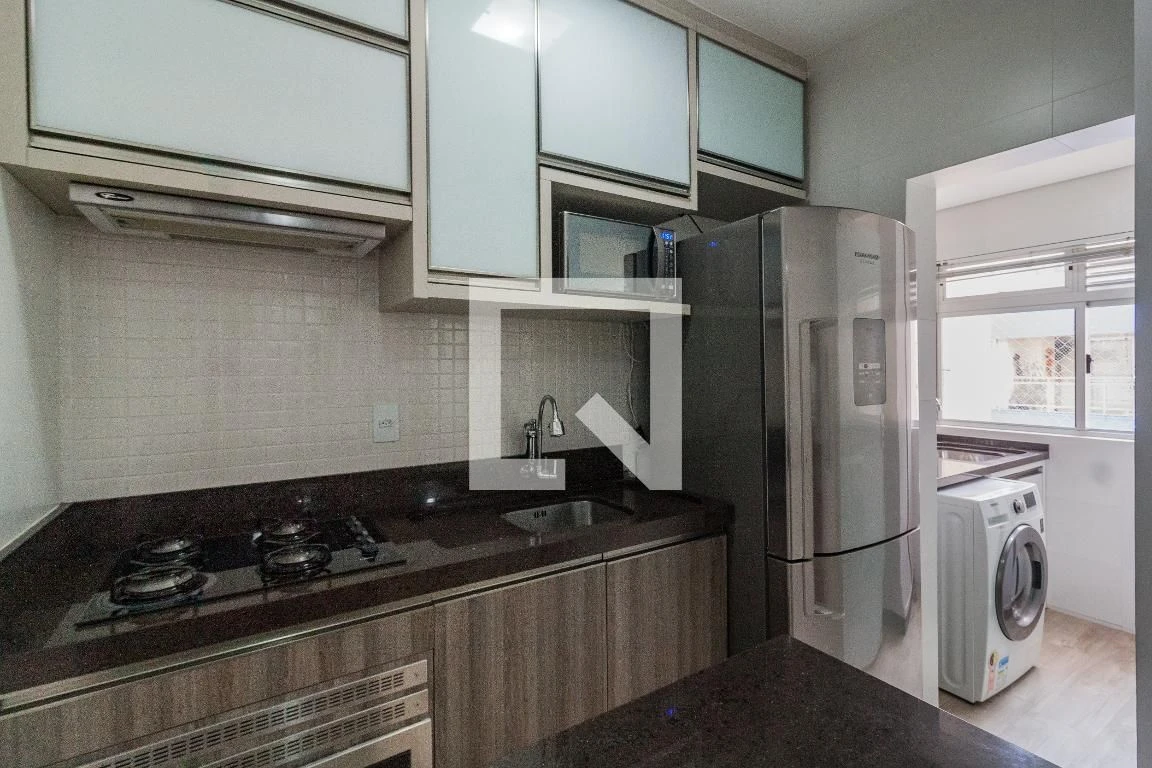 Furnished apartment, 77 m², with a glass-enclosed balcony — photo 3