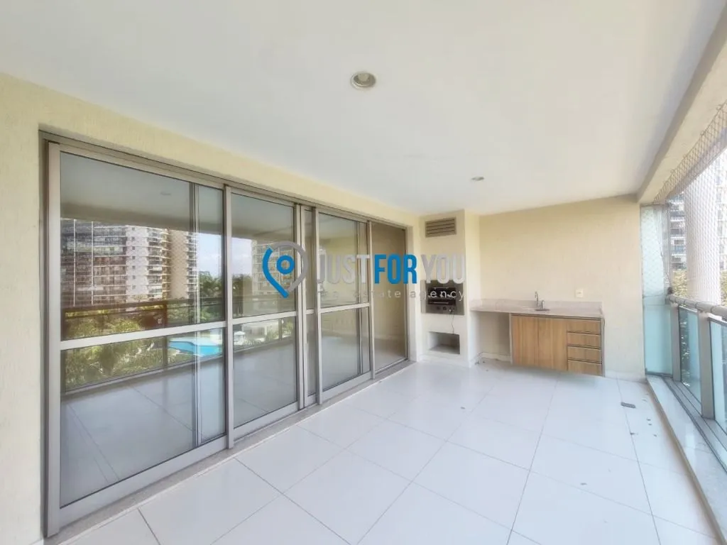 4-bedroom apartment with a grill on the balcony