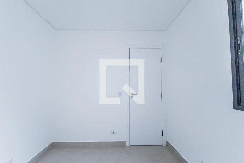 Balcony with a grill in a one-bedroom apartment, 35 m² — photo 4