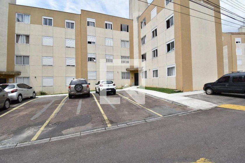 3-bedroom apartment in a building with a pool — photo 4