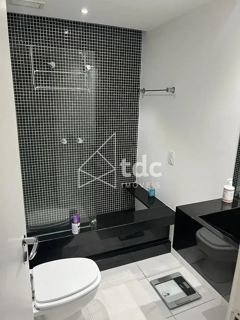 Furnished apartment with 2 en-suite bedrooms — photo 9