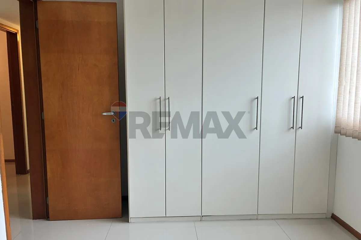 Квартира 90 м² із заскленим балконом та видом на гори — photo 24