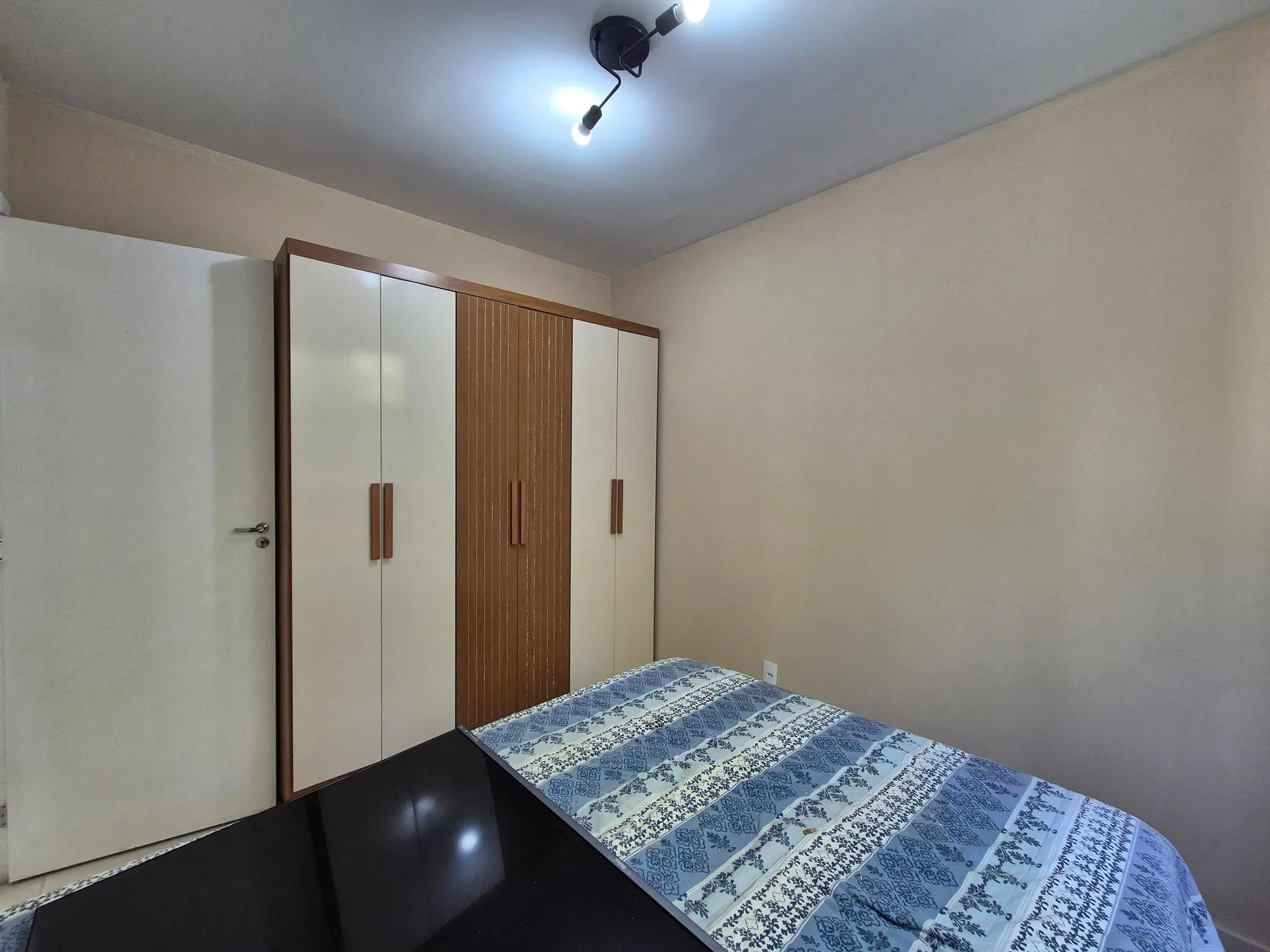 2-bedroom apartment in a building with a gym — photo 12
