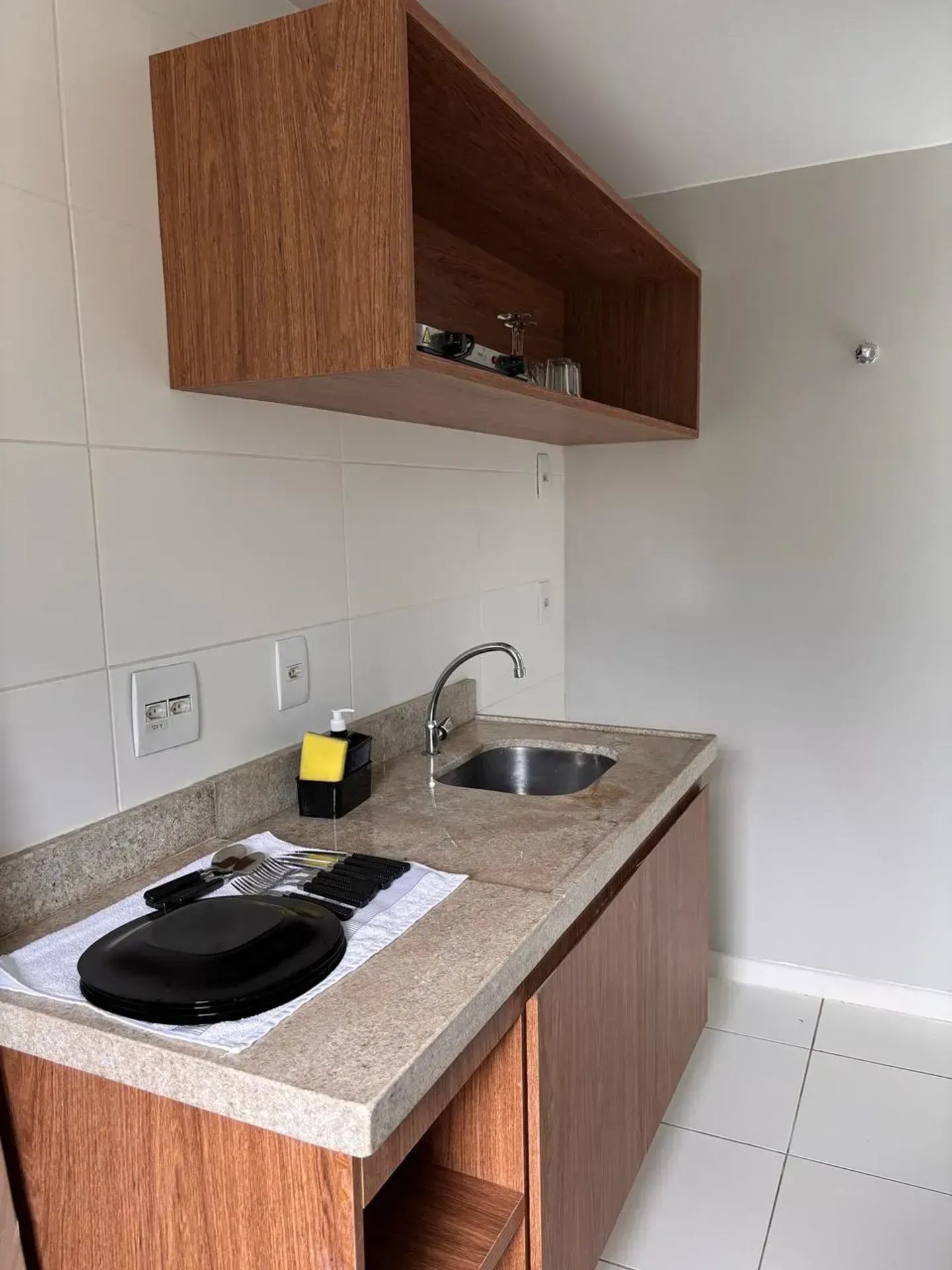 Apartamento com 2 quartos e varanda fechada de vidro — photo 25