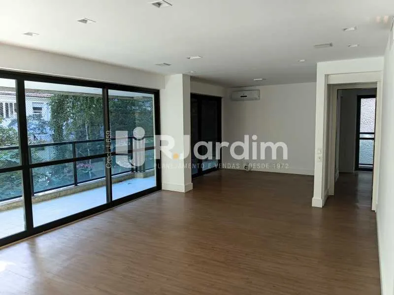 Apartamento com 3 quartos e varanda — photo 2
