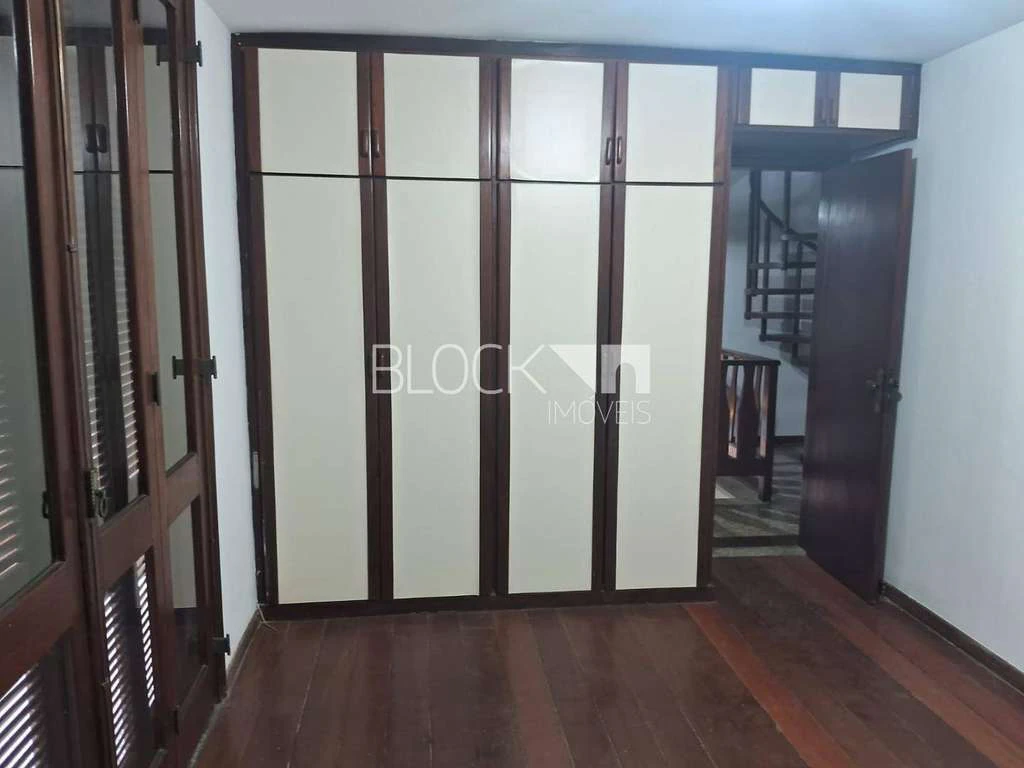 House with 3 bedrooms including 1 suite and 4 baths — photo 30
