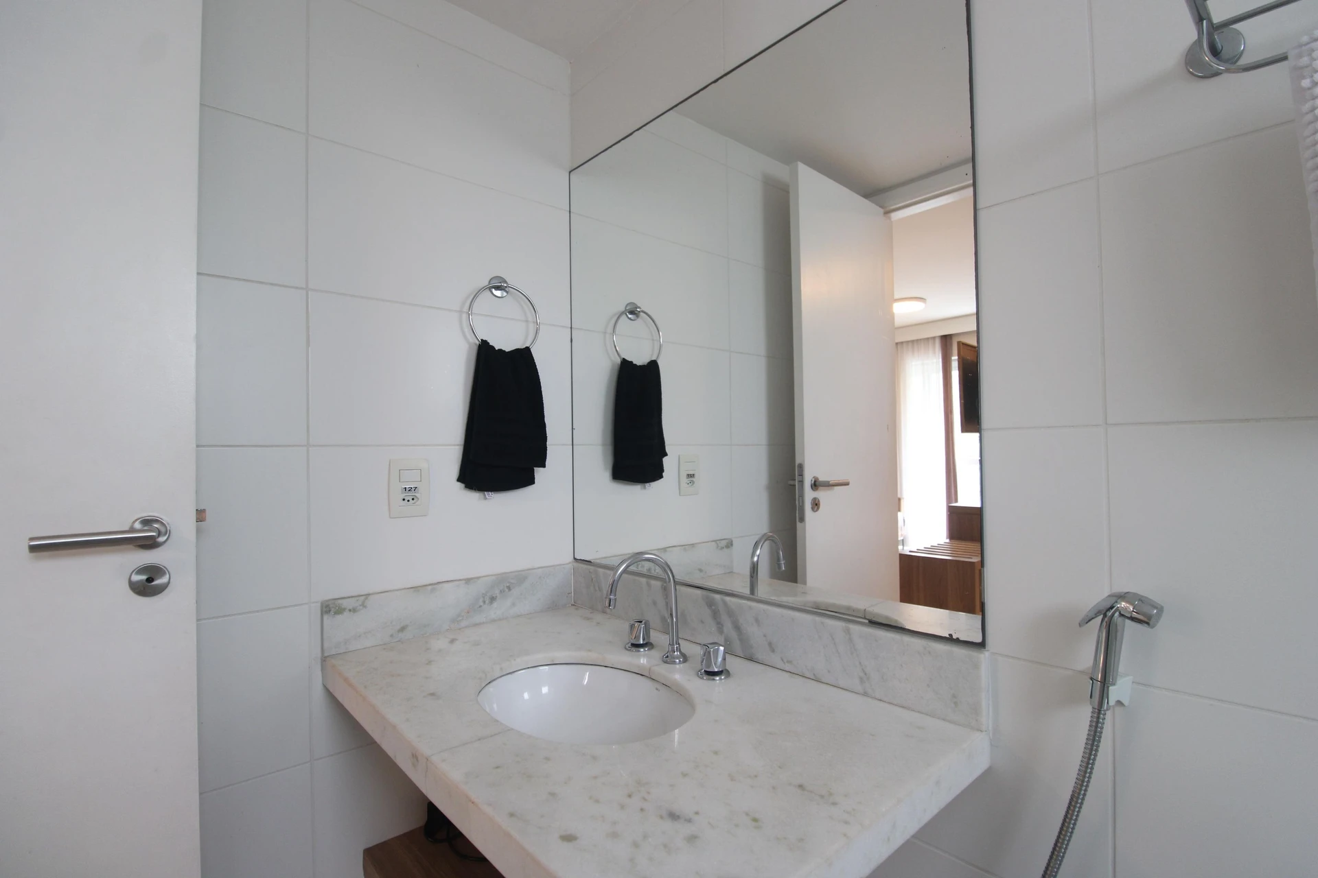 Студия 40 м² с сушильной машиной и видом на горы — photo 22