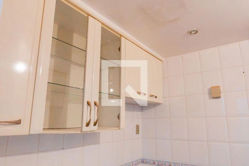 One-bedroom apartment with wood or laminate floors — photo 16