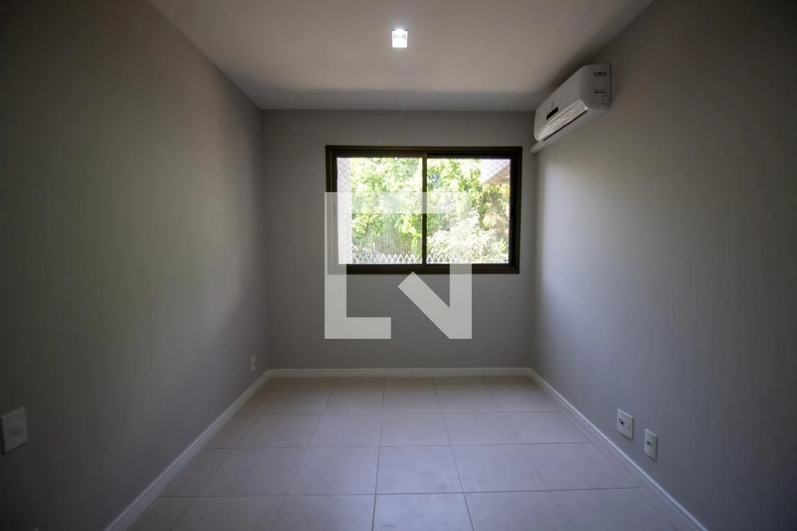 Rental apartment with 2 bedrooms and condo pool access — photo 14