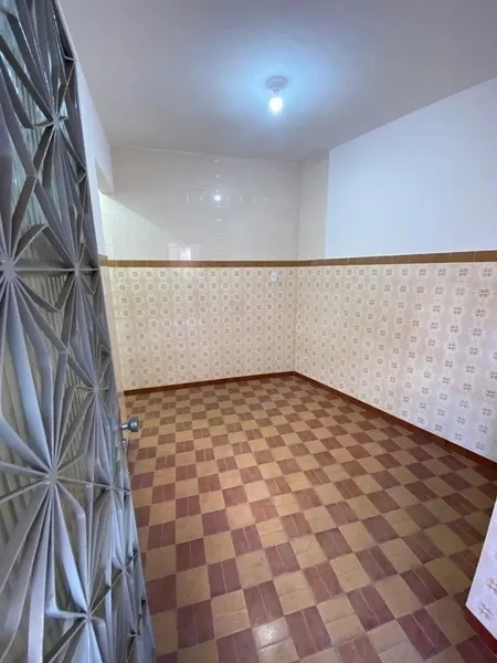 Unfurnished house with 1 bedroom, 1 bathroom, separate kitchen