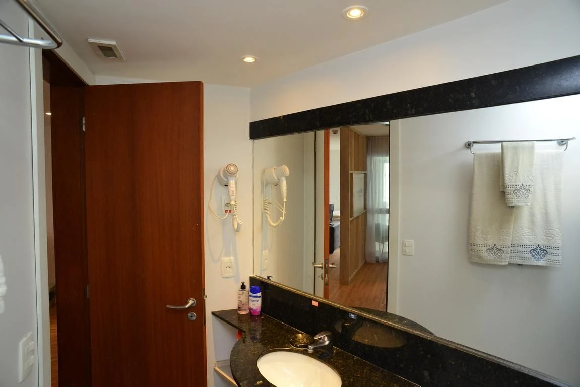 Furnished 1-bedroom apartment with enclosed balcony — photo 14