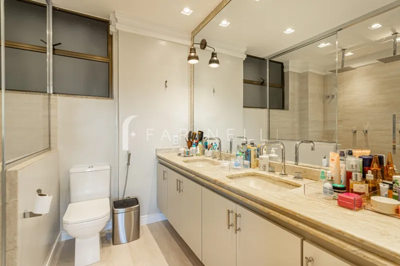 Furnished 3-bedroom apartment with water-view windows — photo 22