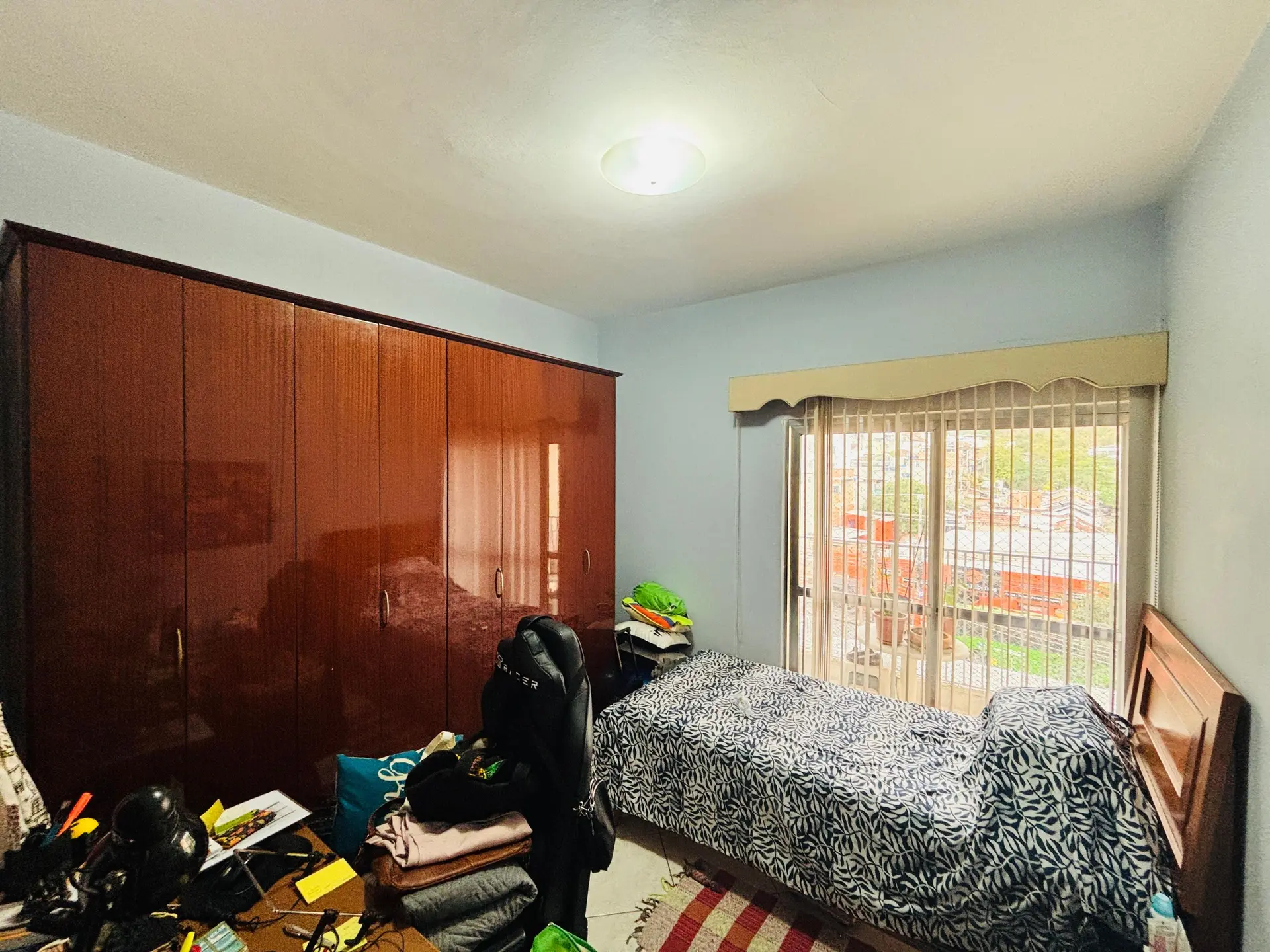 2-bedroom apartment with a mountain view — photo 3