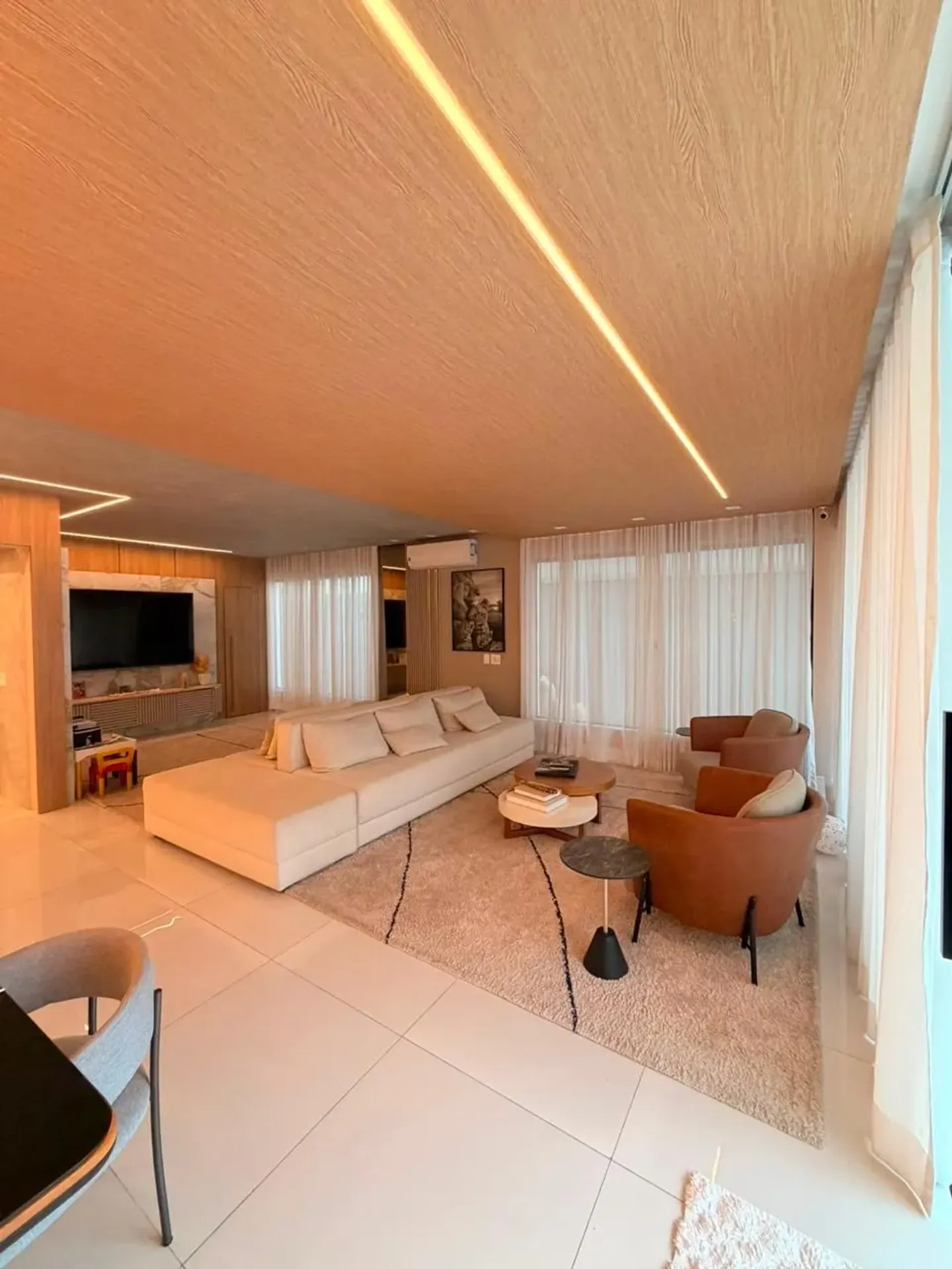 Furnished house with 4 en-suite bedrooms and a balcony grill — photo 7