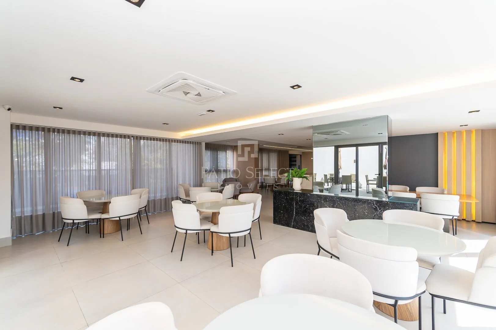 220 m² apartment with 3 en-suite bedrooms and 2 parking — photo 54