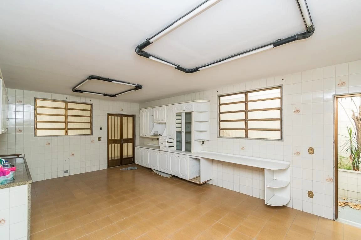 Casa sem mobília com 4 quartos e varanda — photo 45