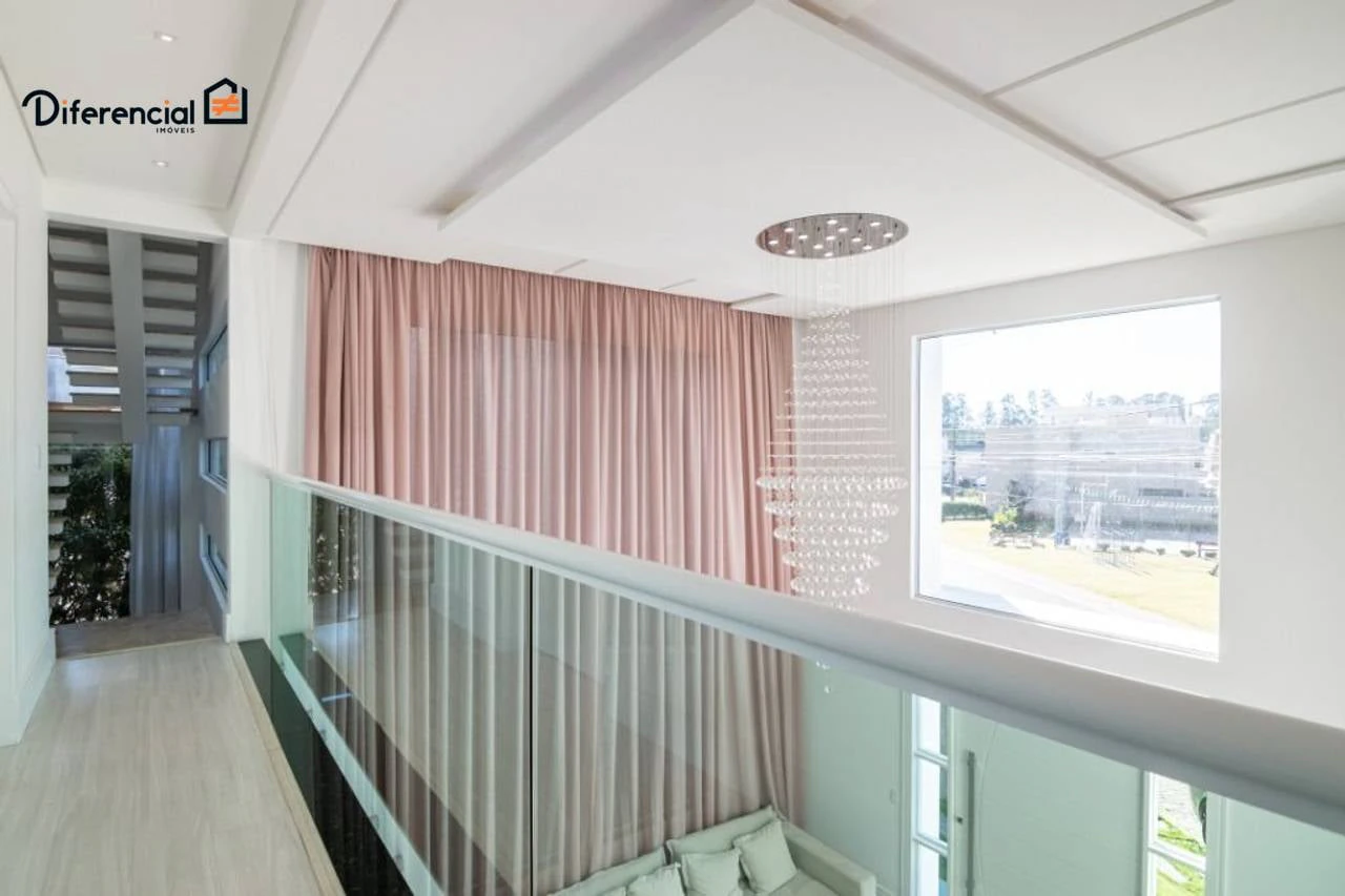 Floor-to-ceiling windows in a 2-bedroom house, 300 m² — photo 8