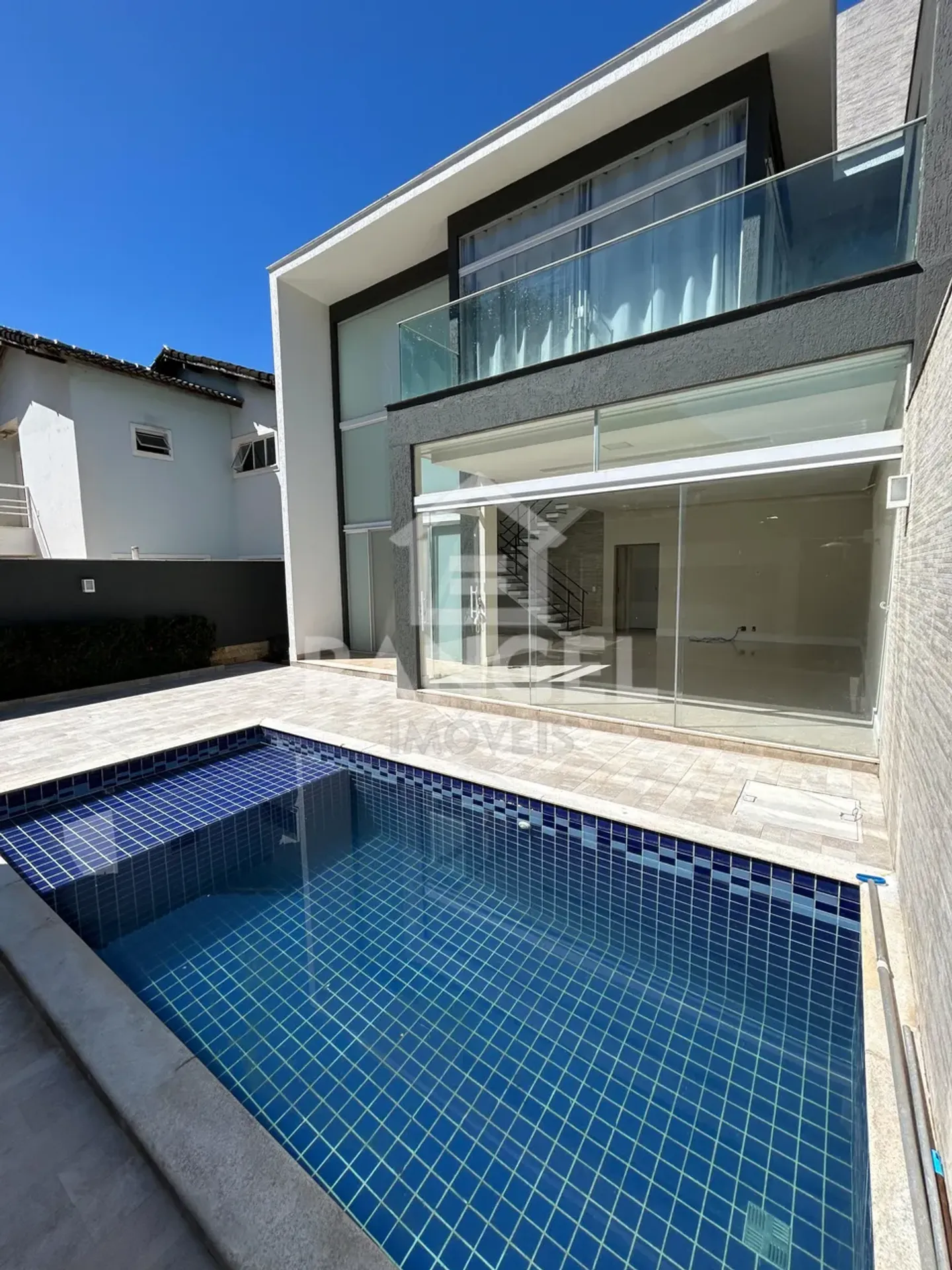 House, 350 m², with a grill on the balcony — photo 16