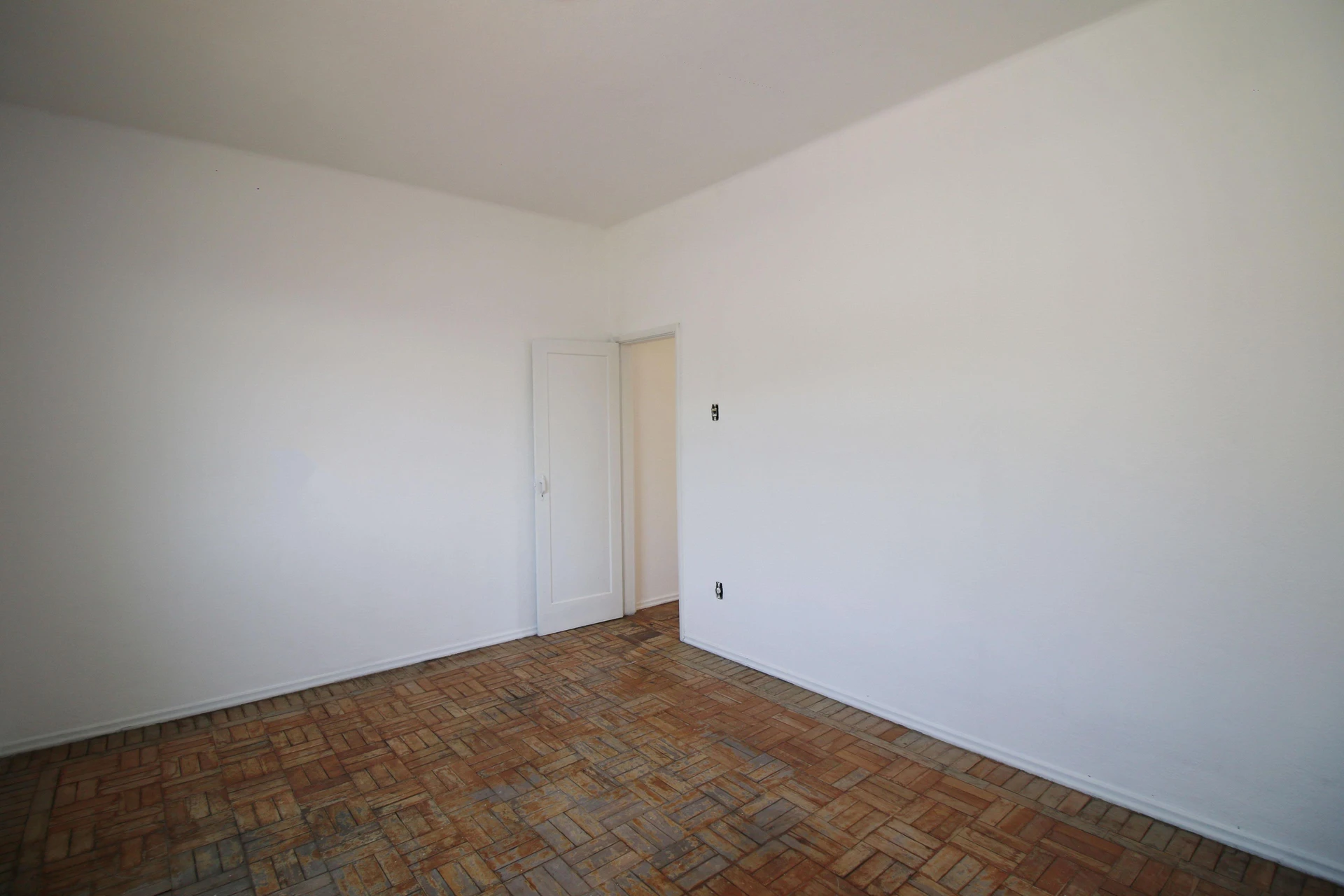 2-bedroom apartment with 1 bathroom and no parking — photo 23