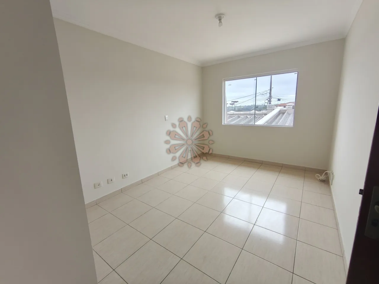 House with 3 bedrooms and 3 bathrooms across 250 m² — photo 18