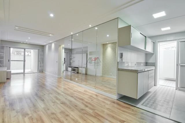 Balcony with a grill in a 2-bedroom apartment, 129 m² — photo 5