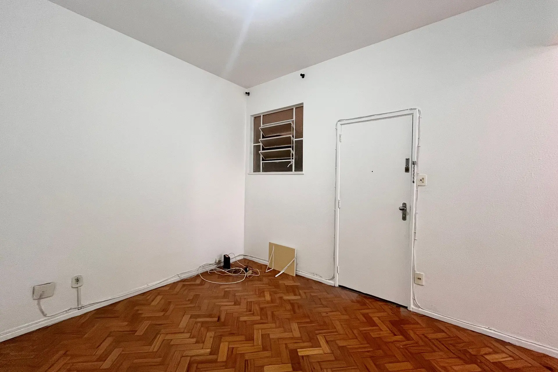 One-bedroom apartment with a mountain view — photo 22