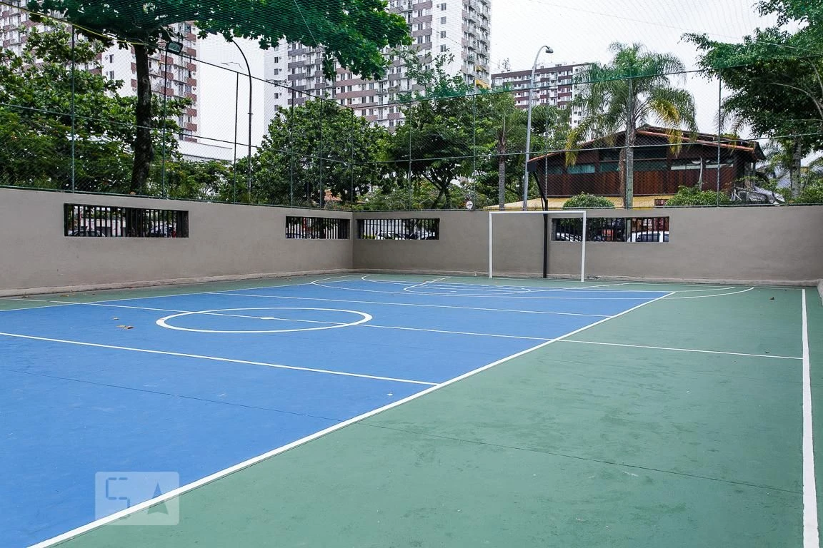 2-bedroom apartment in a building with a gym — photo 11
