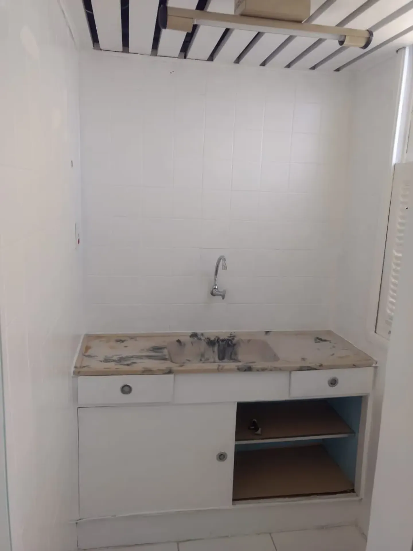 Unfurnished 2-bedroom apartment on 13th floor, 80 m² — photo 2