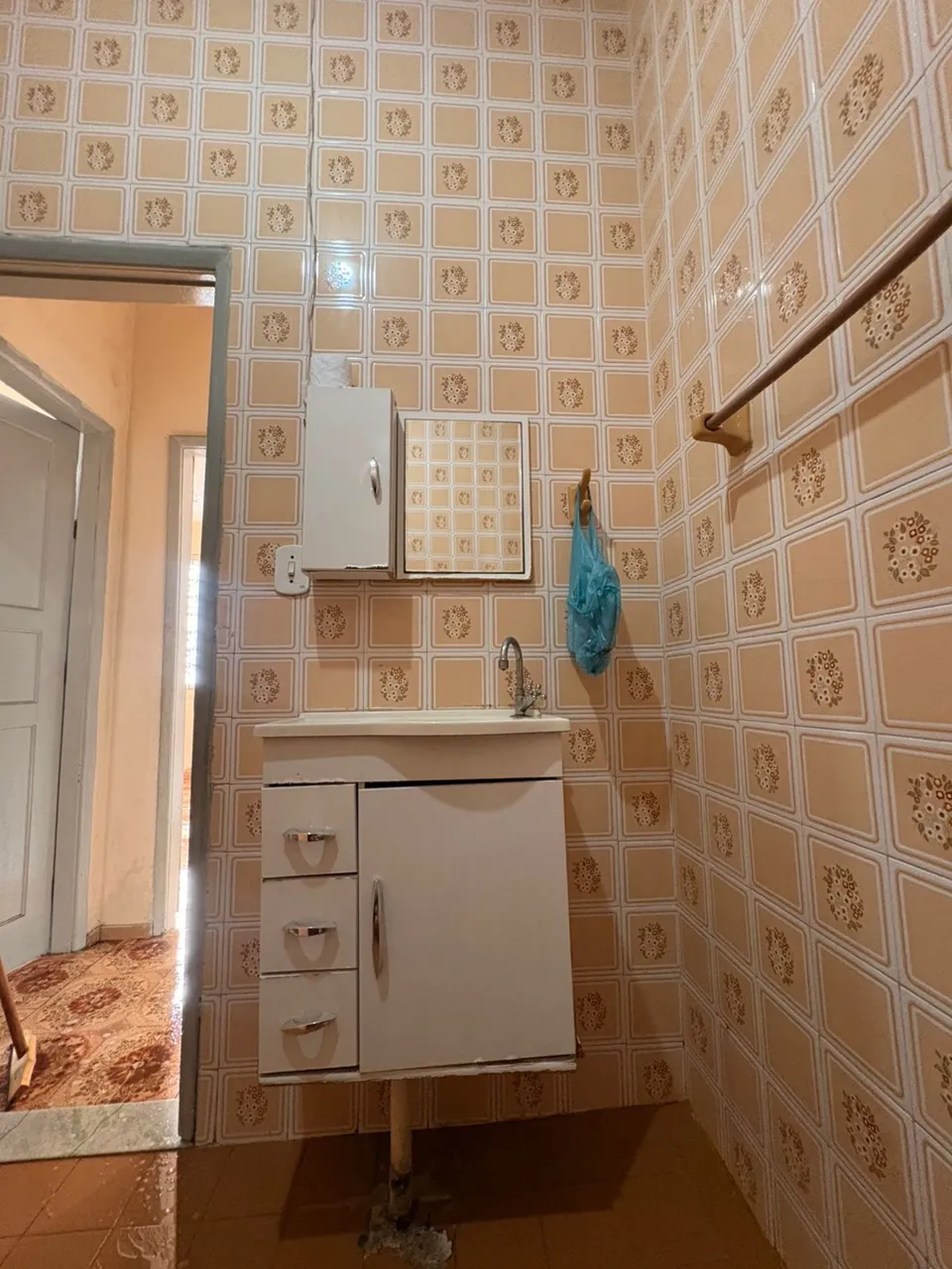 Apartamento com 2 quartos, 1 banheiro e varanda — photo 4