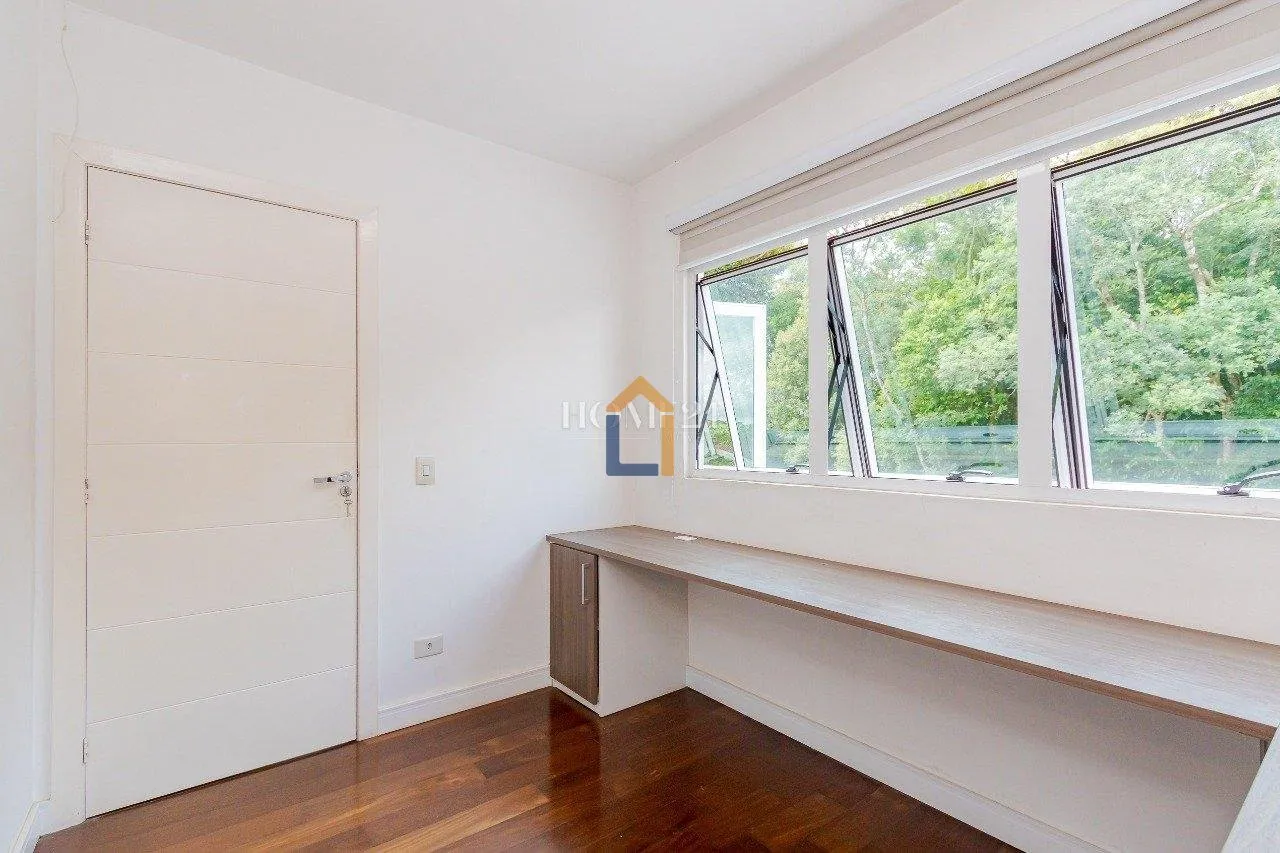 Furnished 470 m² house with 4 bedrooms and private garden — photo 10