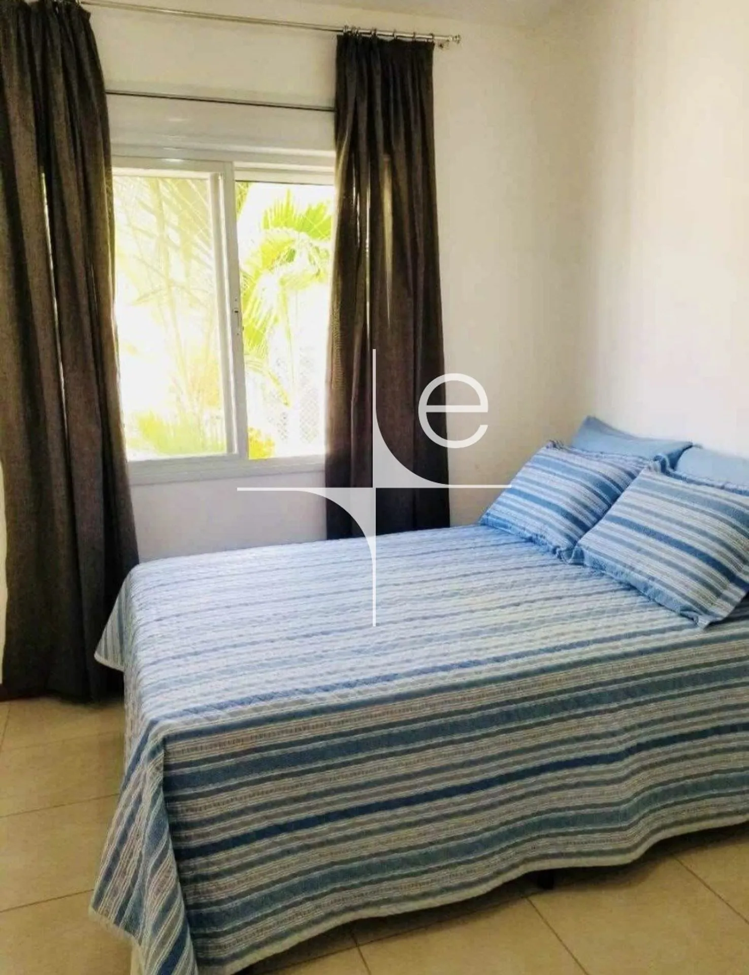 Apartamento com 3 quartos e fogão a gás na cozinha — photo 10