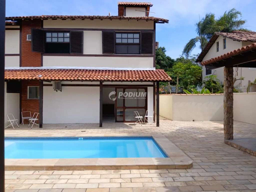 Casa duplex para locação com 3 quartos e 350 m²