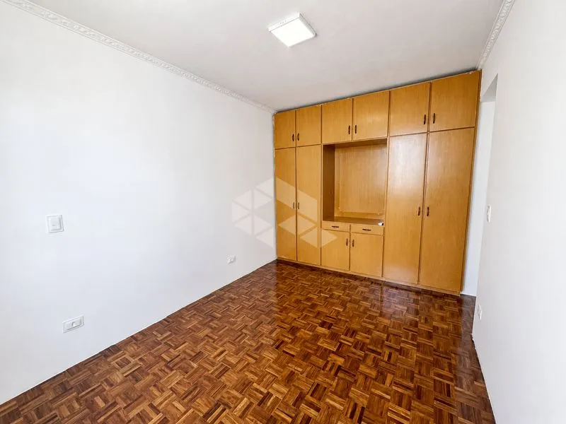 Apartment, 140 m², with wood or laminate floors — photo 3