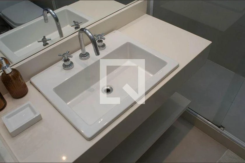 Furnished apartment, 105 m², with floor-to-ceiling windows — photo 26